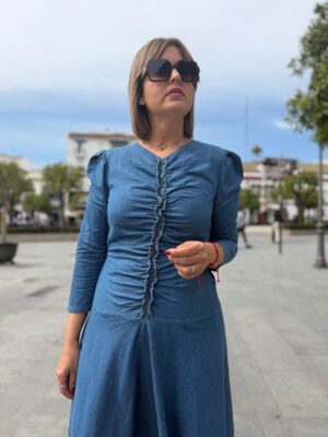 Vestido vaquero efecto cuerpazo (color medio).