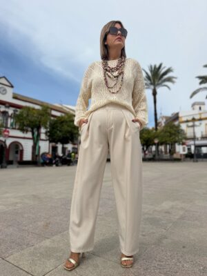 Pantalón chino pinzas beige.