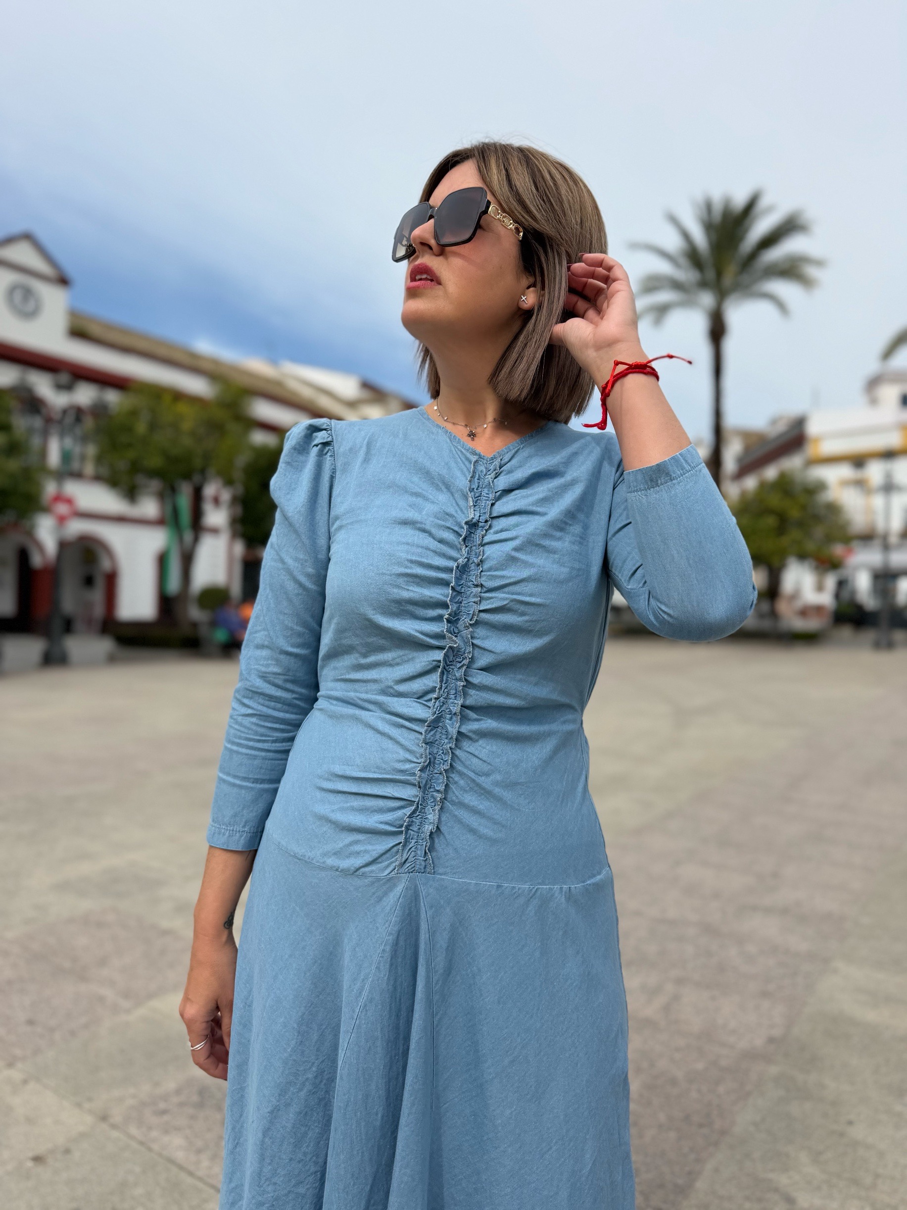 Vestido vaquero efecto cuerpazo (claro). - Imagen 2