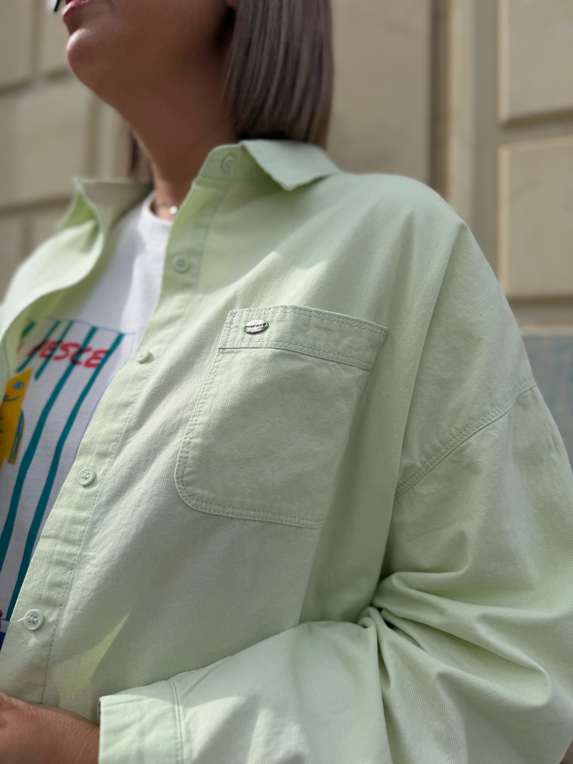 Sobre camisa verano verde manzana. - Imagen 3