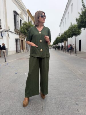 Conjunto Aire fresco tribotón verde kaki.