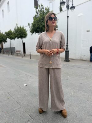 Conjunto Aire fresco tribotón taupe.