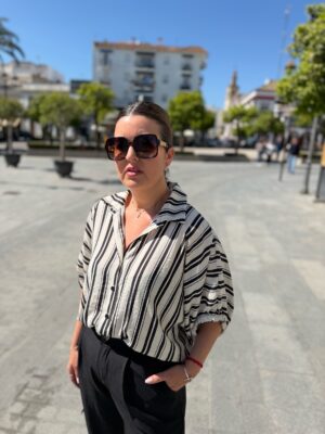 Camisa Martina blanco-negro.