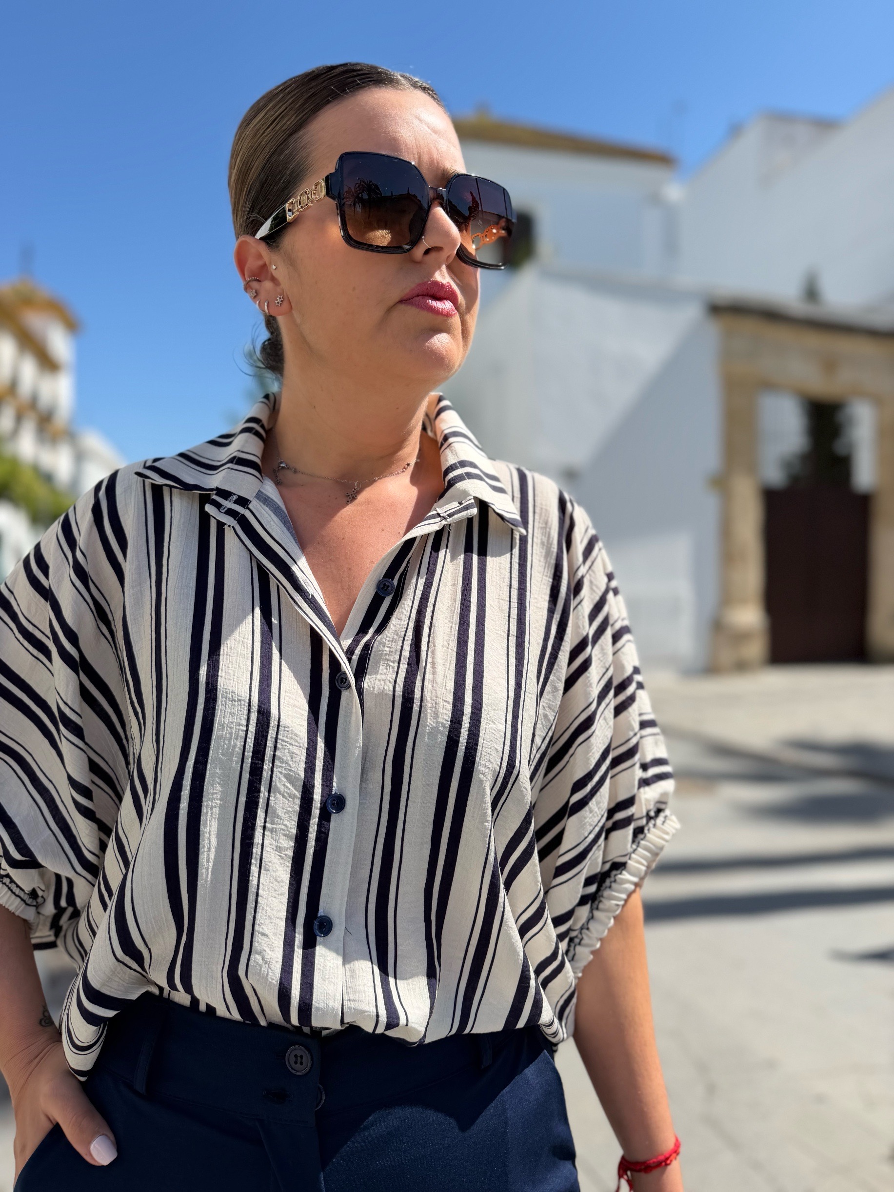 Camisa Martina azul marino. - Imagen 2