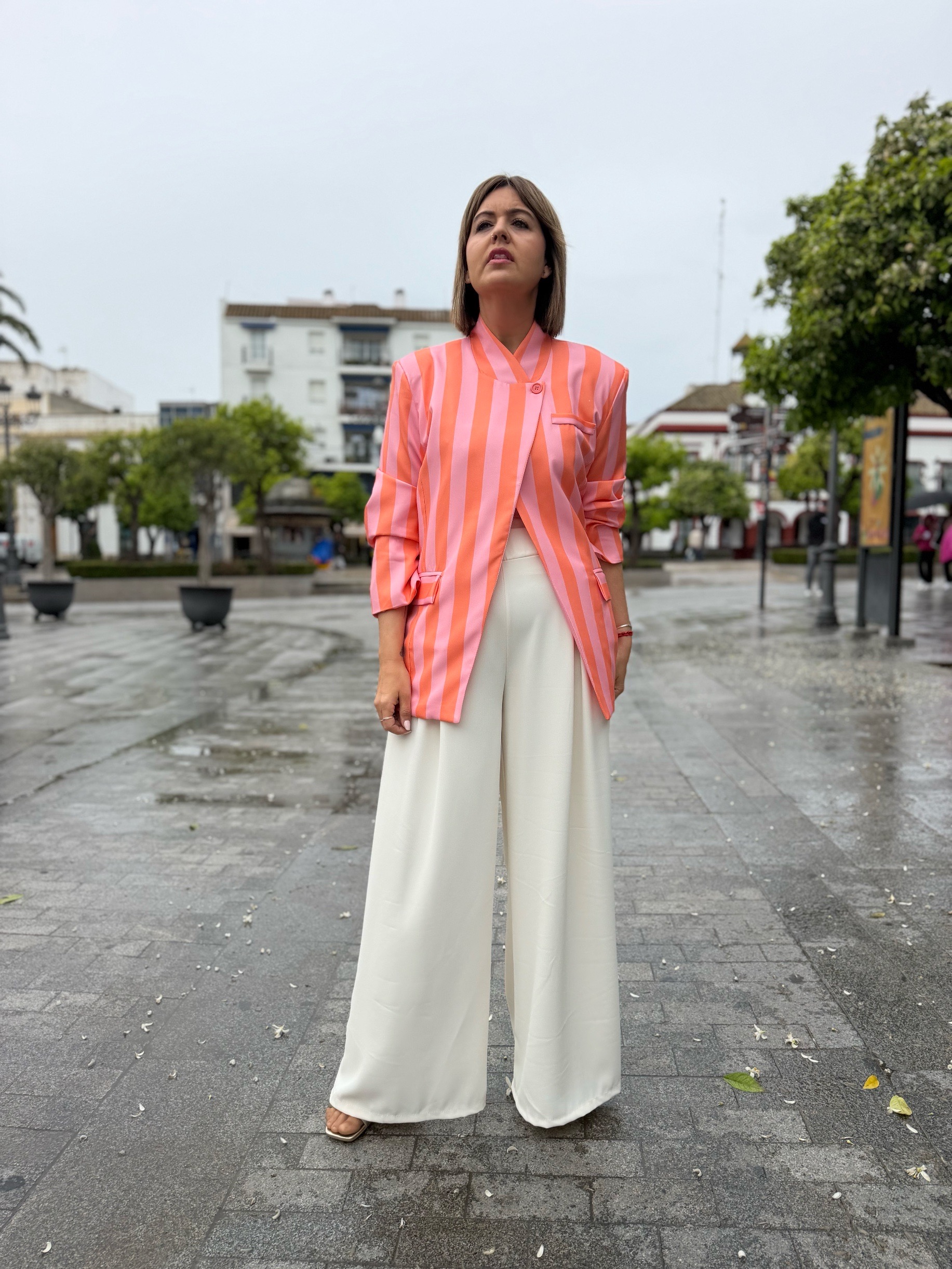 Blazer cuello botón rayas. - Imagen 2