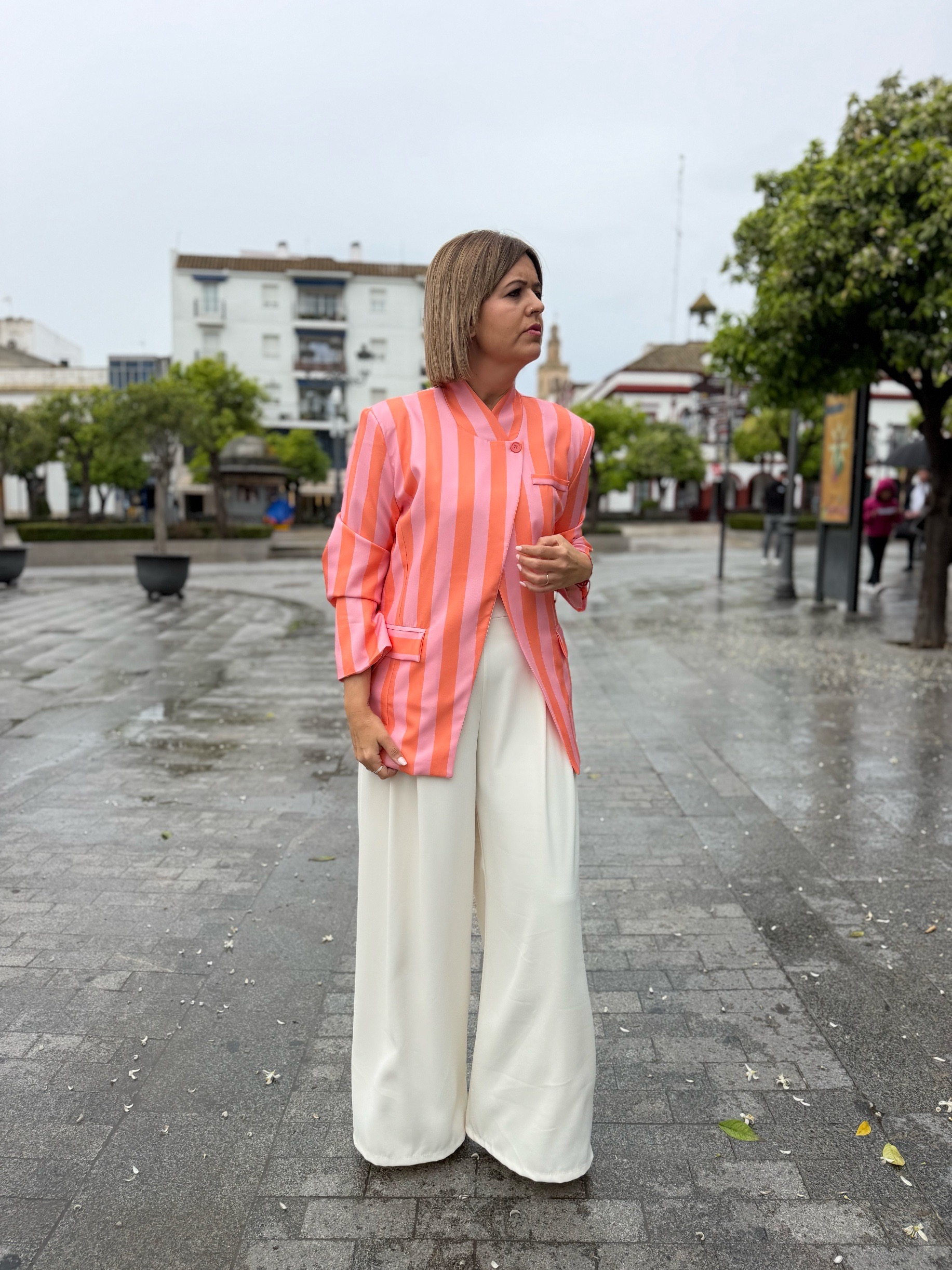 Blazer cuello botón rayas. - Imagen 4