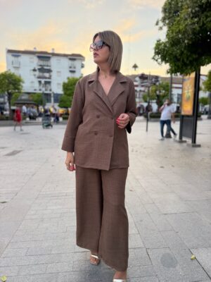 Conjunto Siena Elegance marrón.