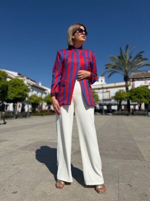 Blazer raya cuello botón.