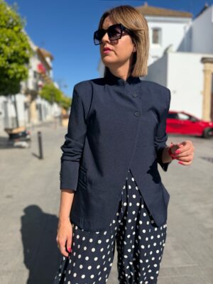 Blazer Milán doble botón azul marino.