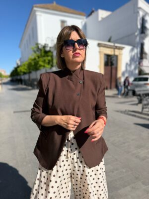 Blazer Milán doble botón chocolate.