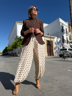 Pantalón Verona lunares beige, lunar chocolate.