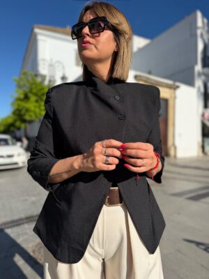 Blazer Milán doble botón negra.