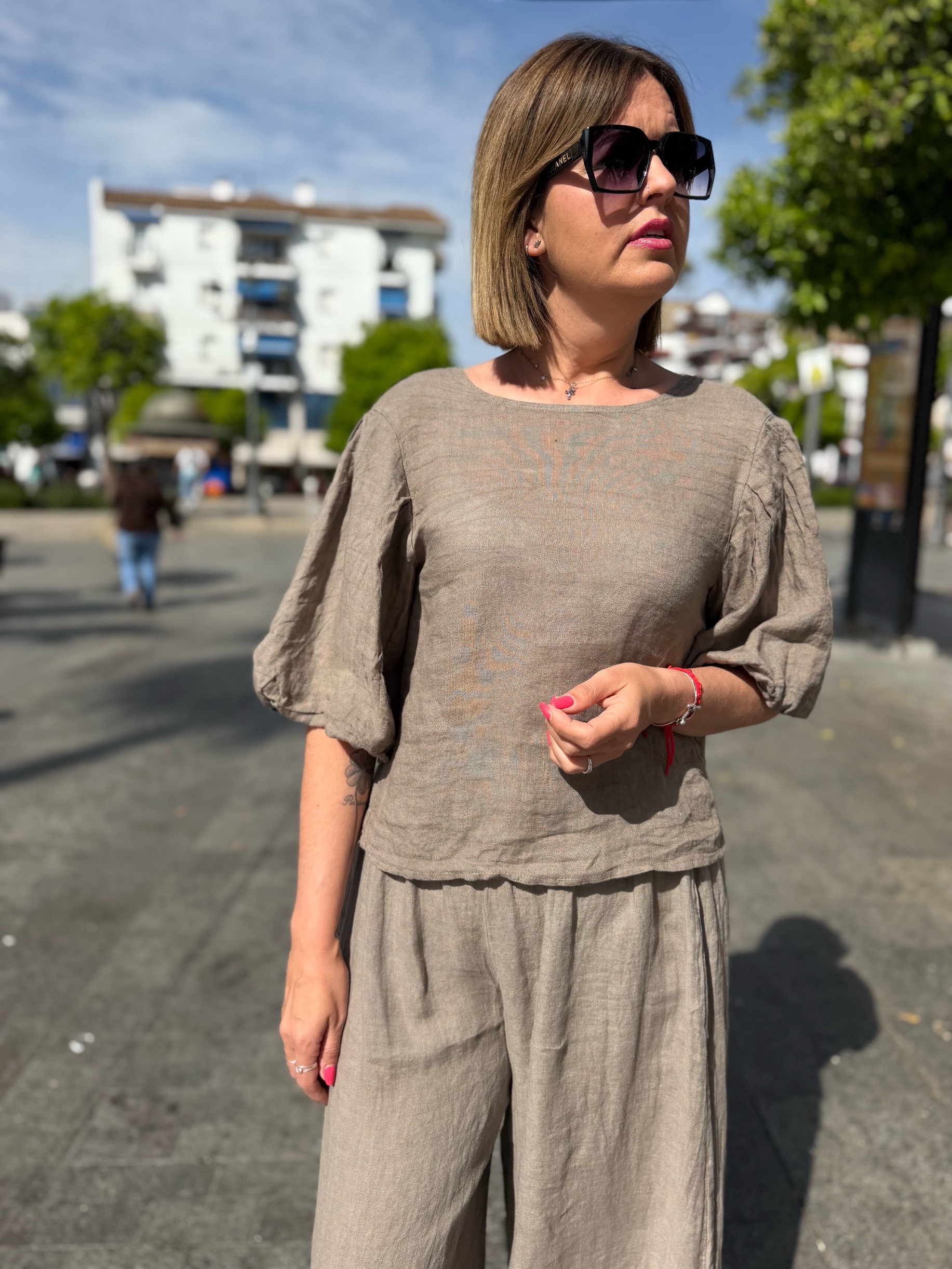 Conjunto lino Aura taupe. - Imagen 2