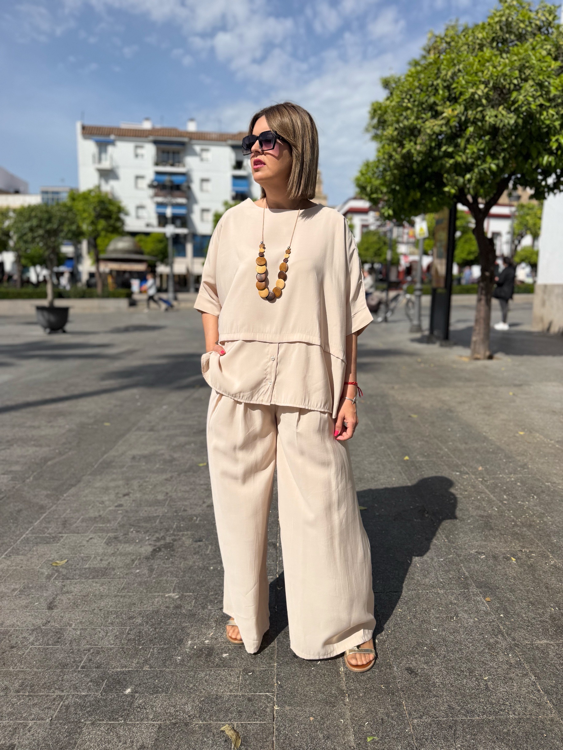 Conjunto Esencia beige.