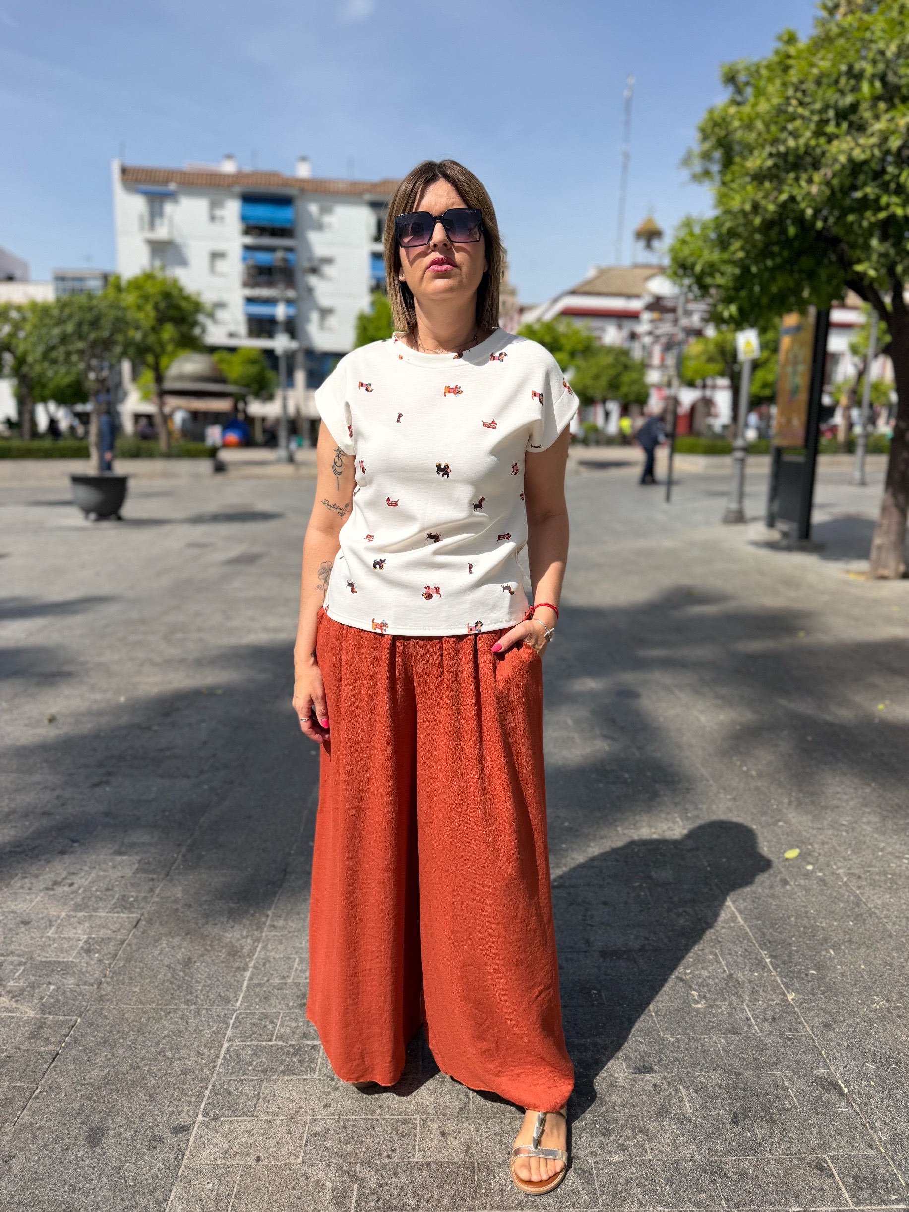 Camiseta mini perritos salchicha. - Imagen 3