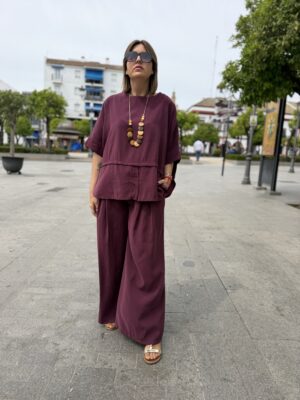 Conjunto Esencia burdeos.