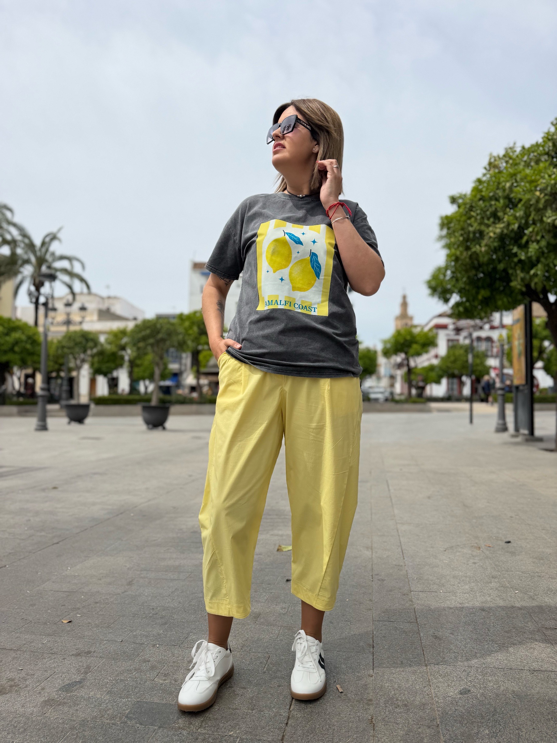 Pantalón relax fit amarillo. - Imagen 2