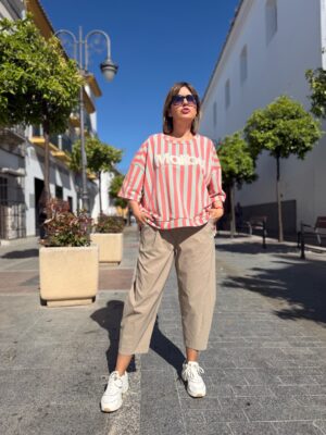 Antalón relax fit taupe.