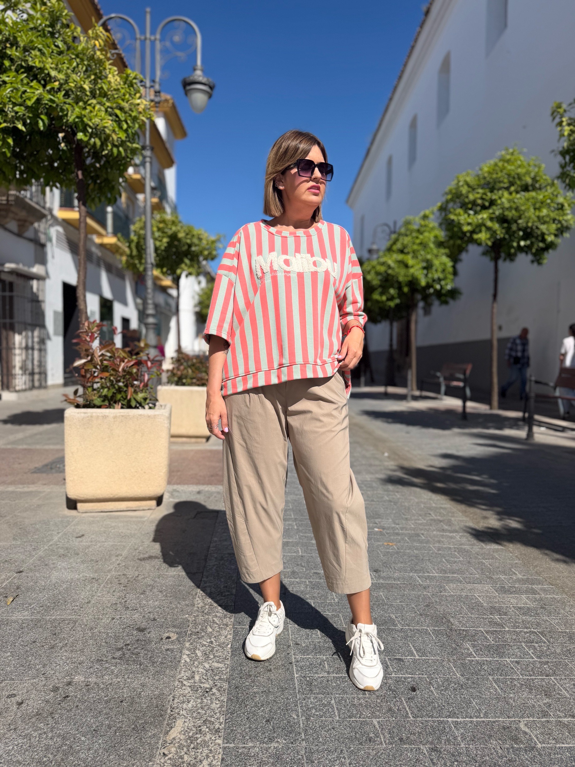 Antalón relax fit taupe. - Imagen 2