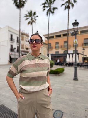 Polo franjas taupe-verde.