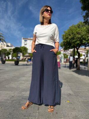 Pantalón tachuelas marino.