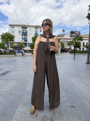 Mono bambula con pañuelo chocolate.