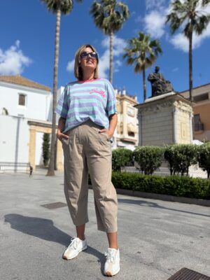 Pantalón relax fit taupe.