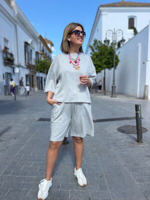 Conjunto Casual Confort gris.