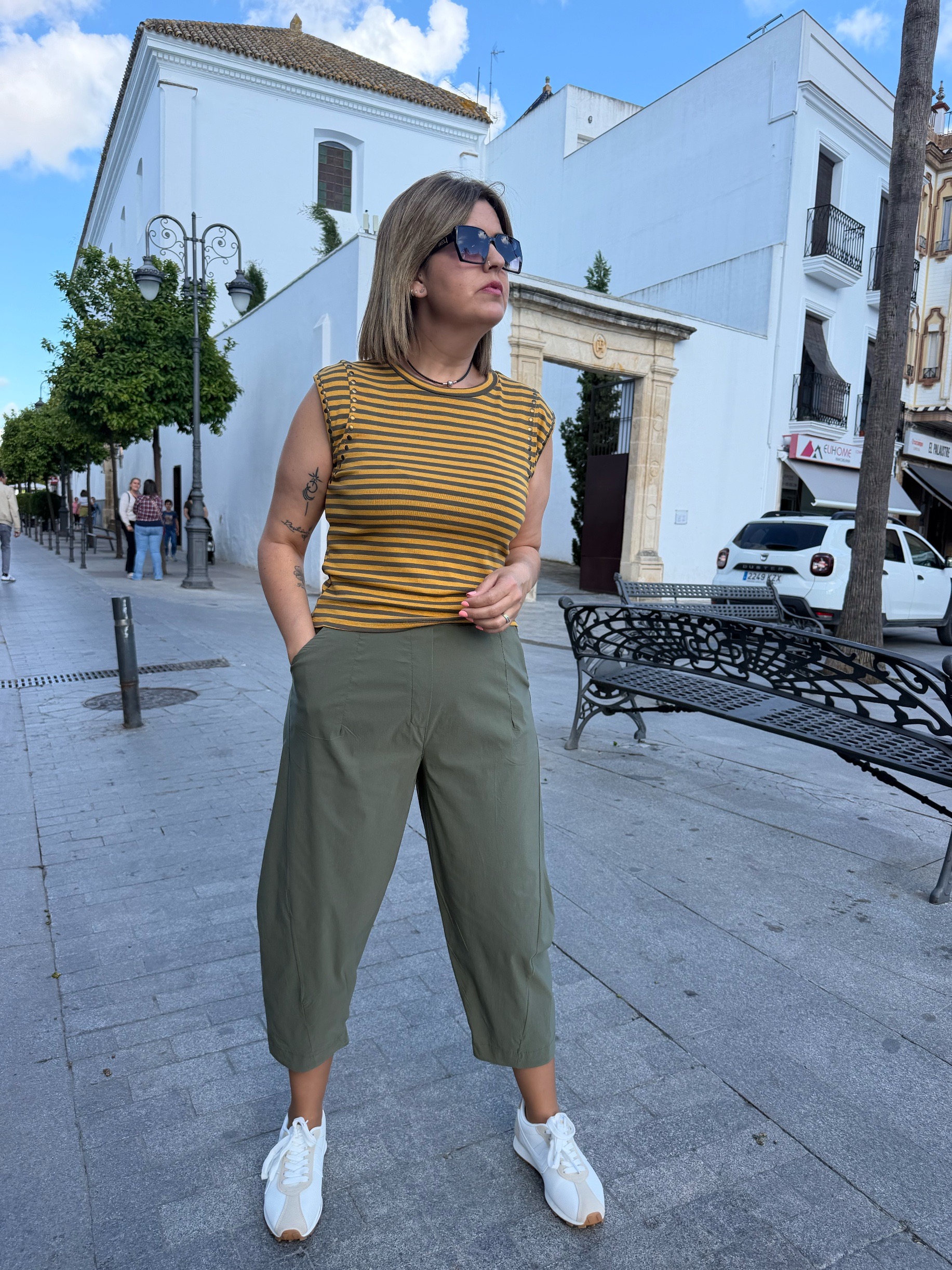 Pantalón relax fit verde.
