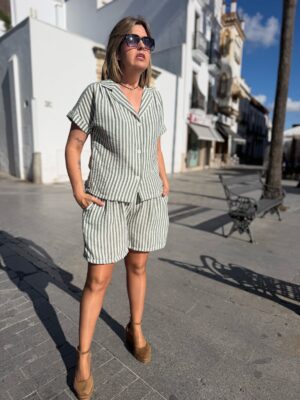 Conjunto Mediterráneo corto verde.