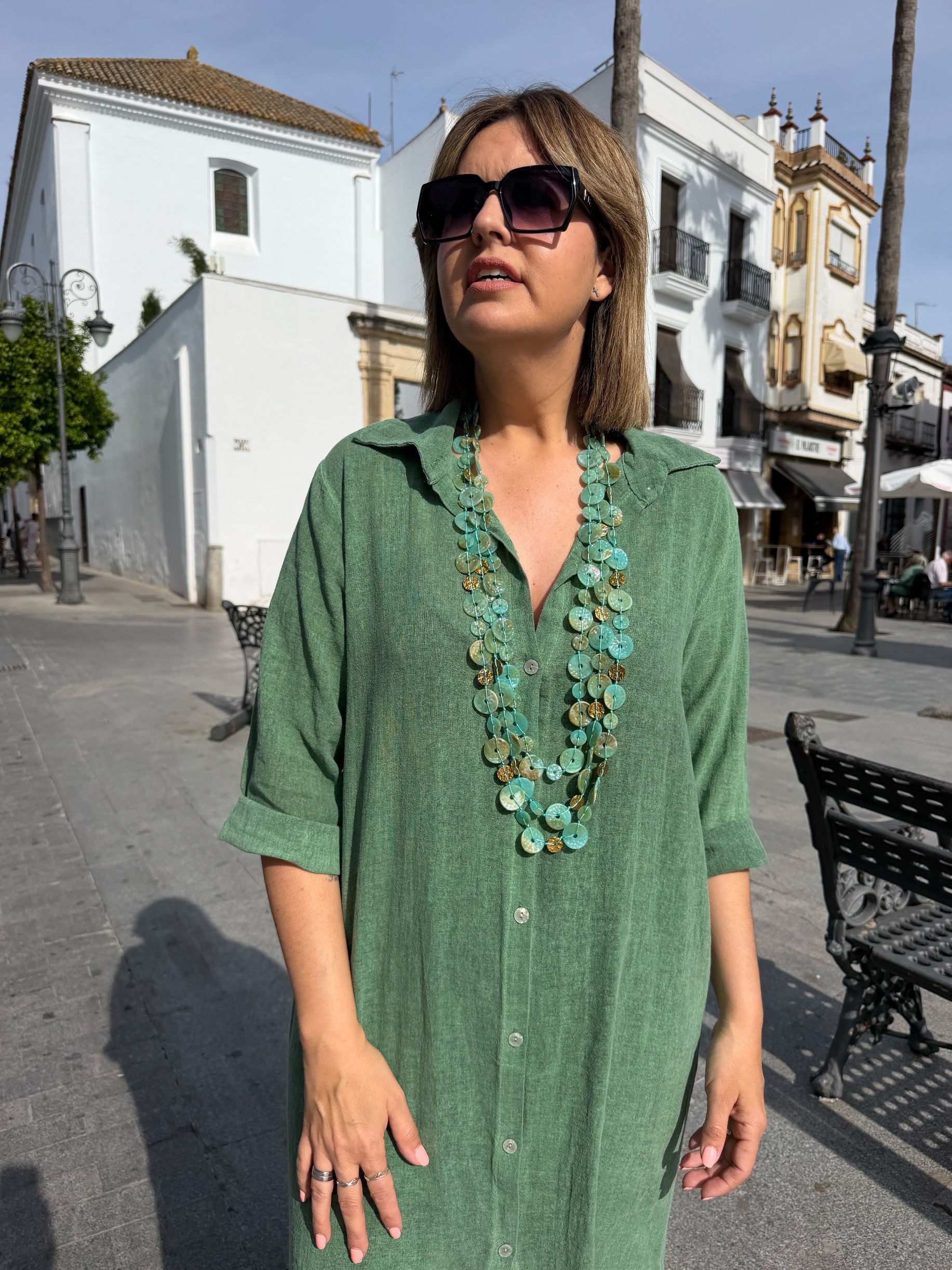 Vestido camisero largo de lino verde. - Imagen 3