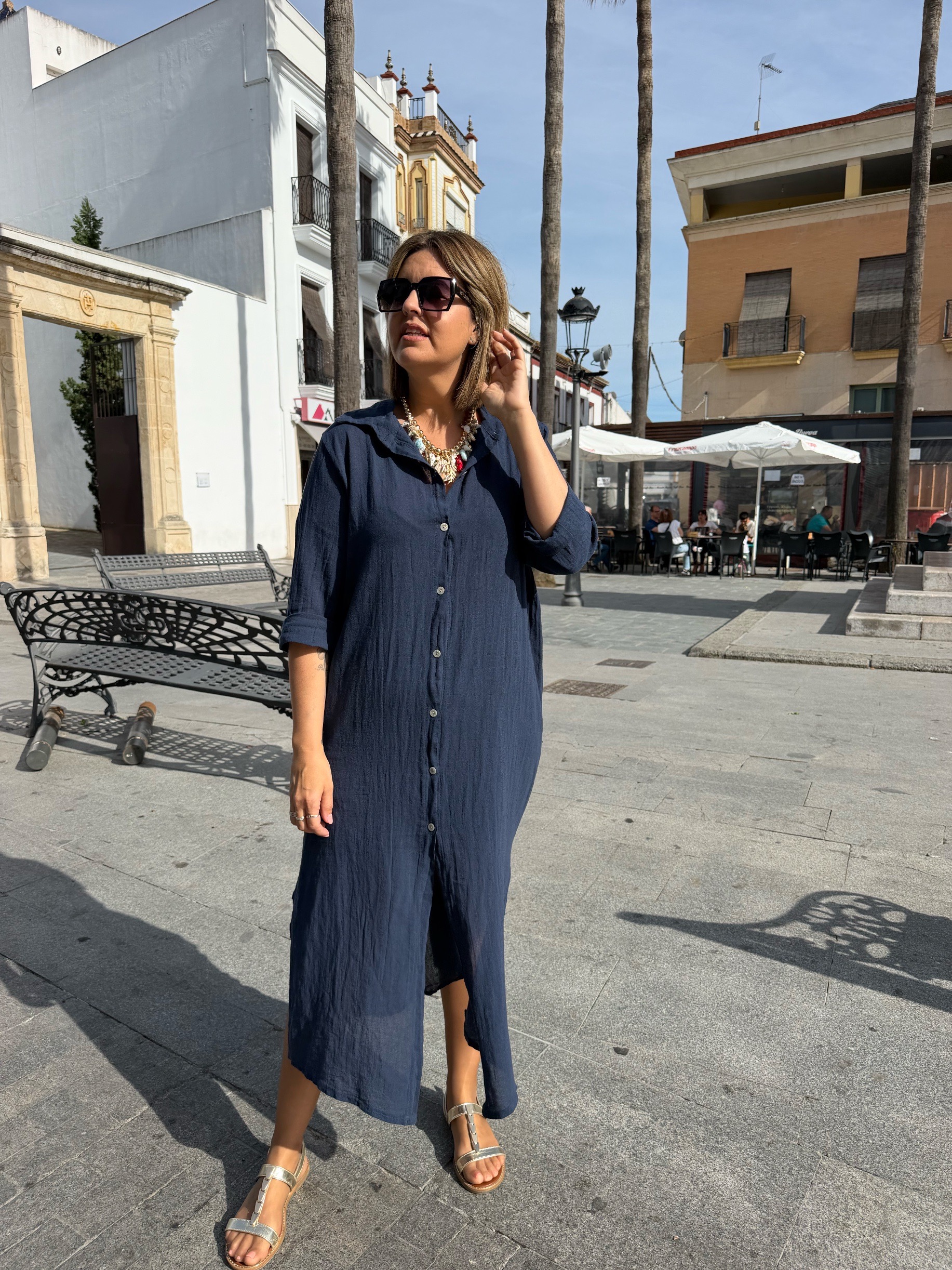 Vestido camisero largo de lino marino. - Imagen 3