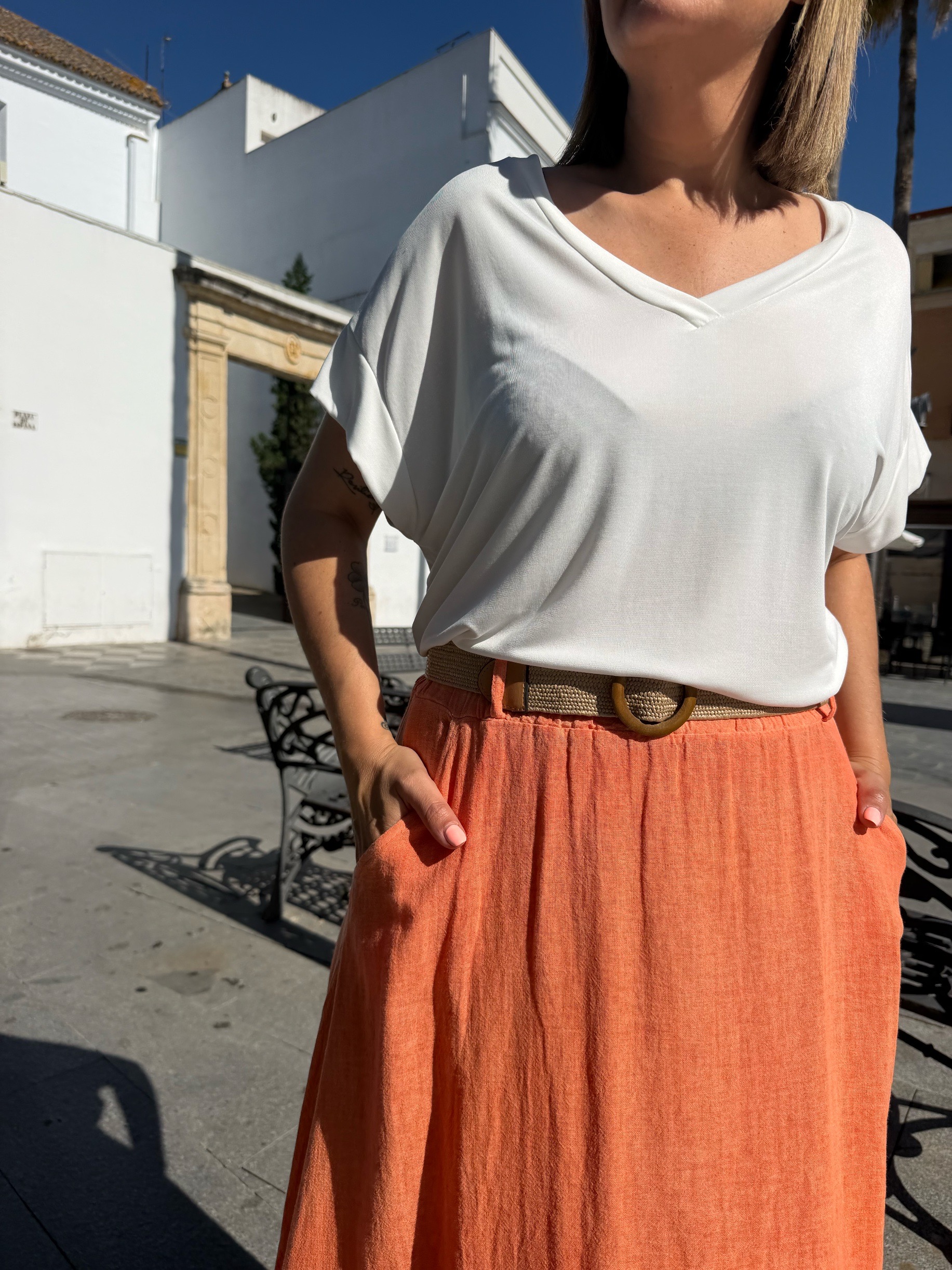 Falda de lino con cinturón naranja. - Imagen 2