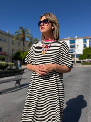 Vestido Capri relax blanco-negro.
