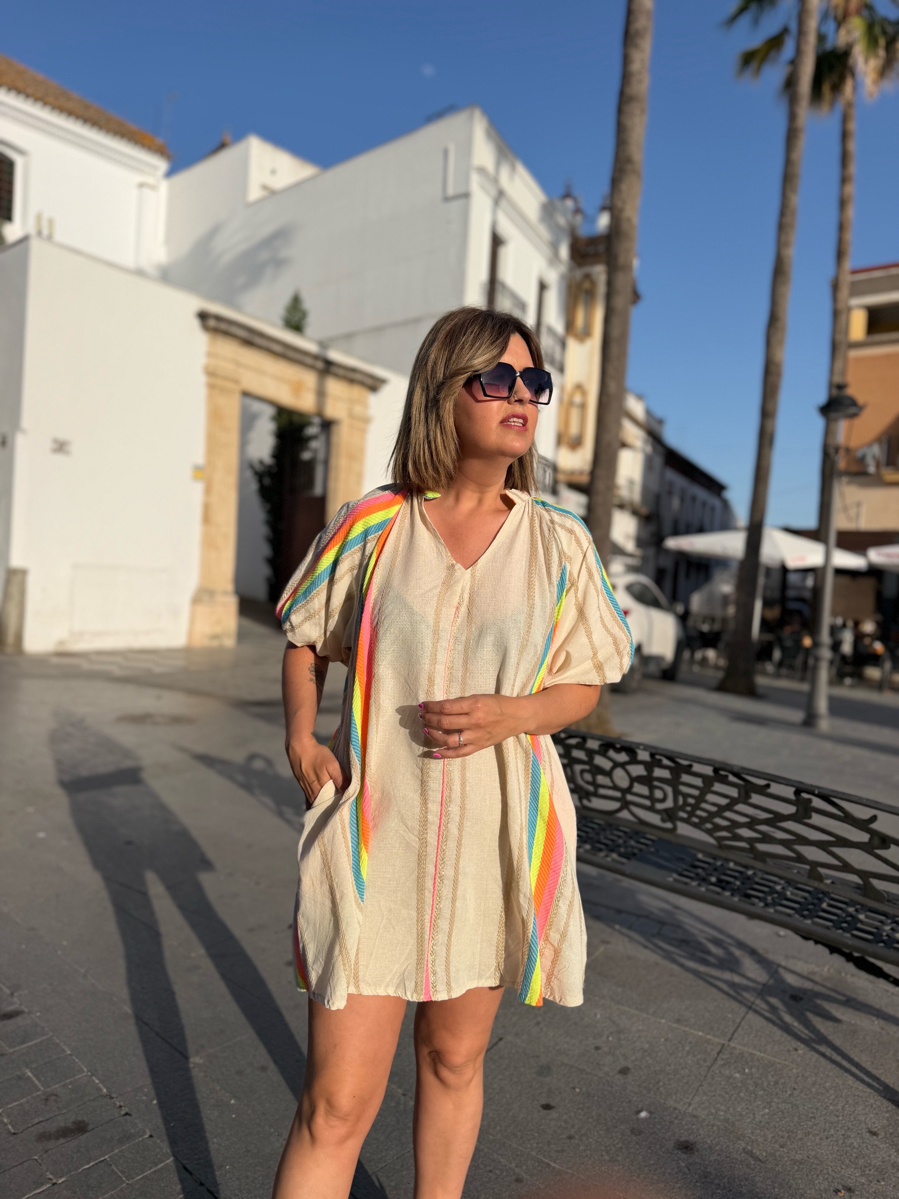 Vestido corto Zahora beige.