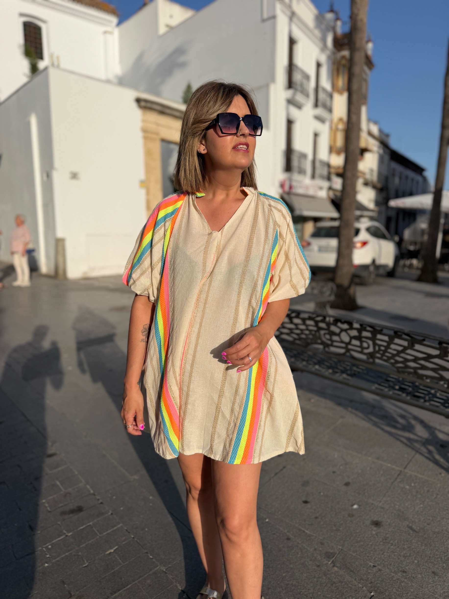 Vestido corto Zahora beige. - Imagen 2