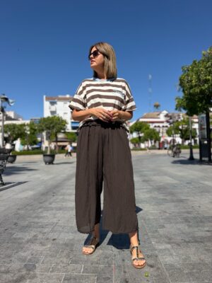 Pantalón Capri cinturilla ancha.