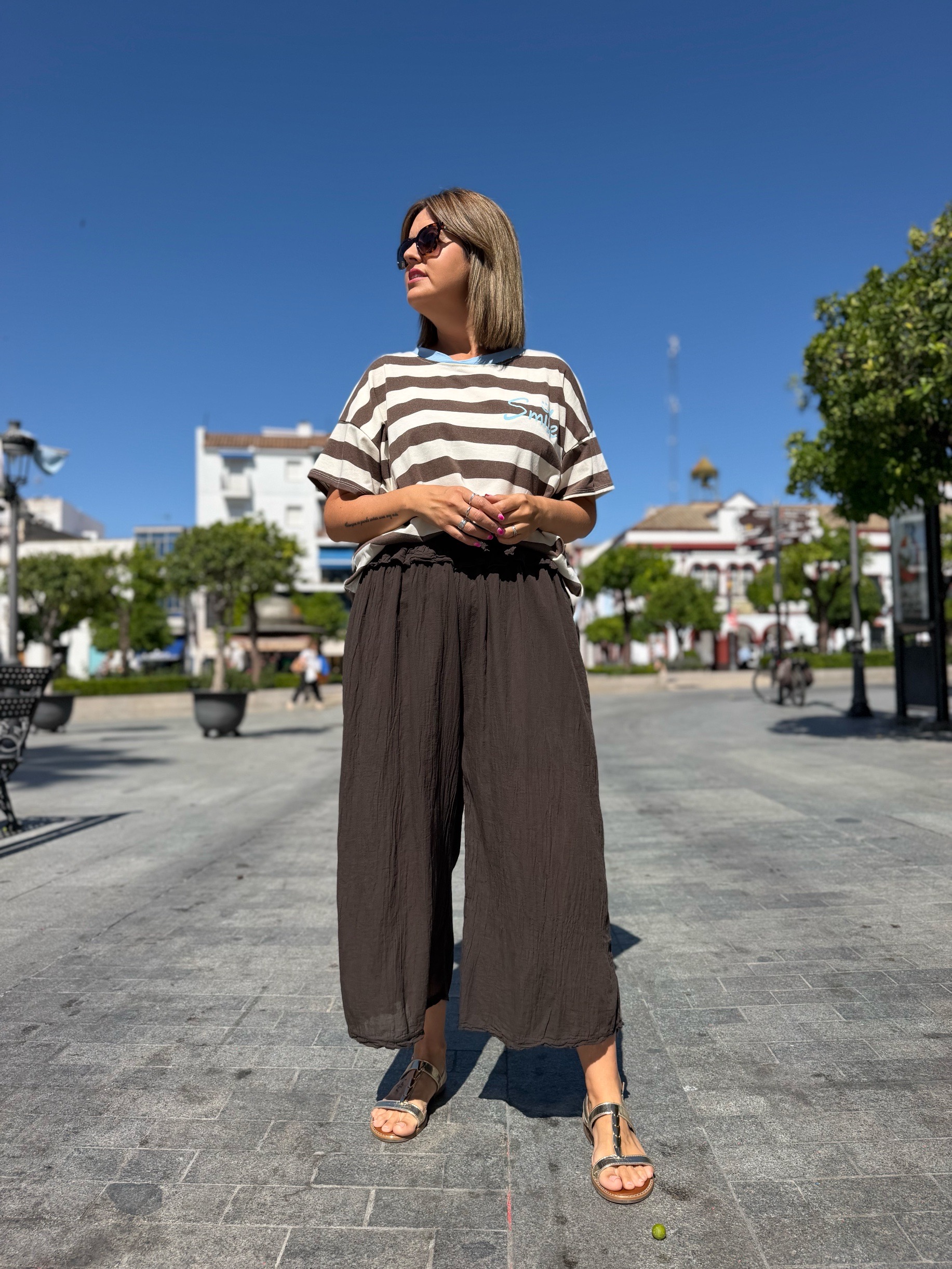 Pantalón Capri cinturilla ancha.