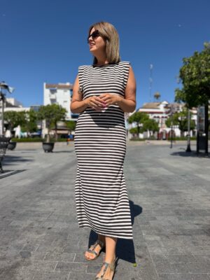 Vestido hombreras raya chocolate.