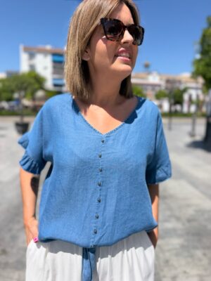 Top denim tachuelas.