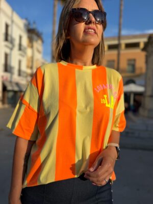 Camiseta franjas naranja-amarillo.