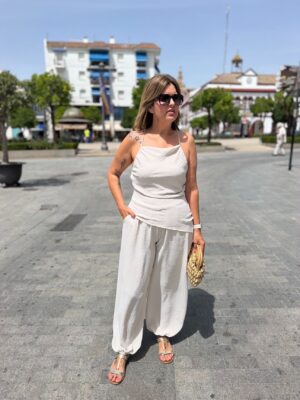 Conjunto FuerteVentura beige.