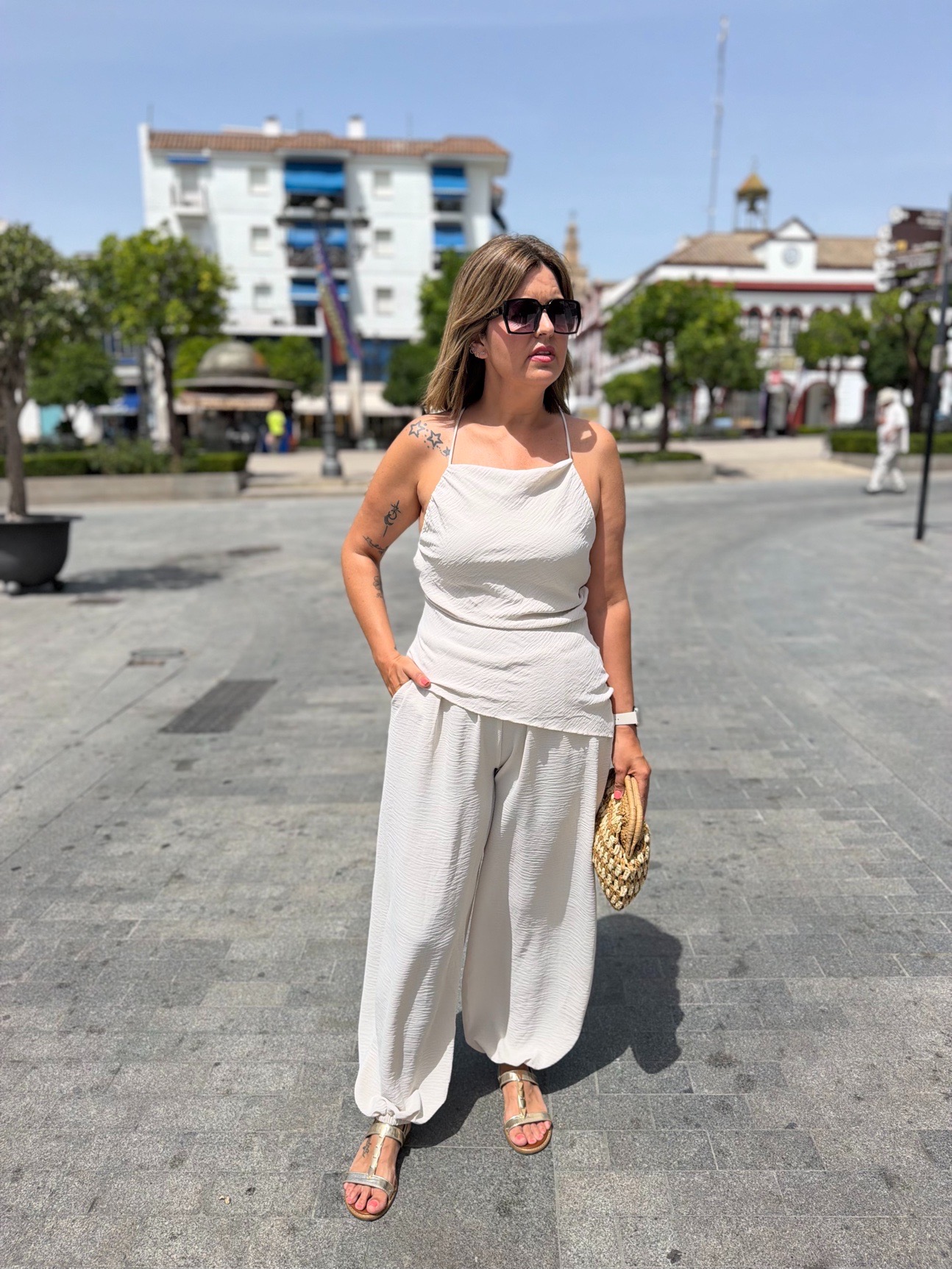 Conjunto FuerteVentura beige.
