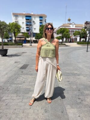 Pantalón balón pañuelo tachuelas beige.