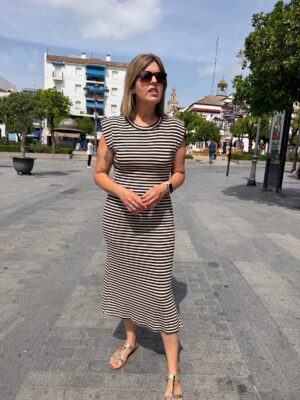 Vestido mil rayas beige negro.
