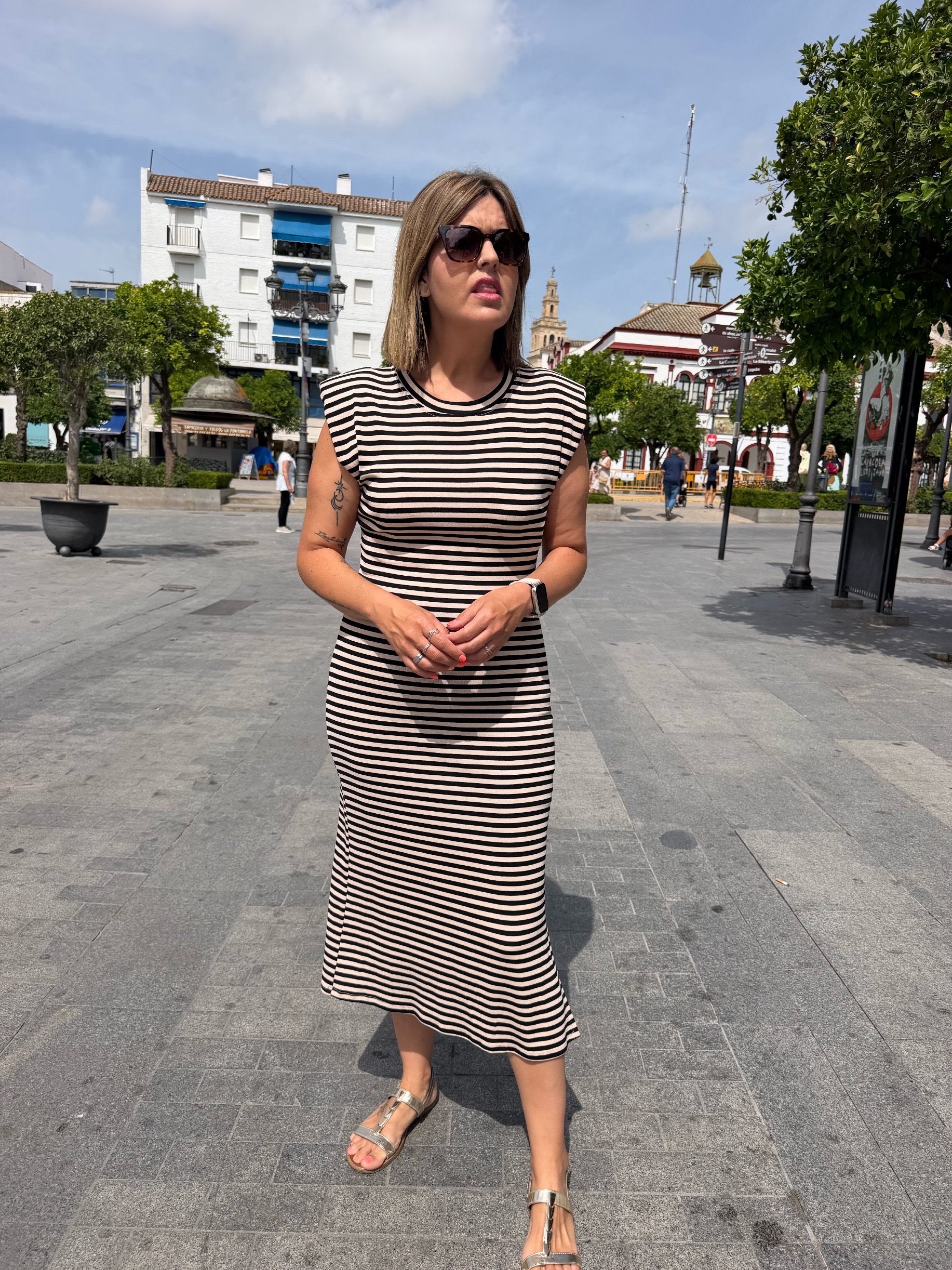 Vestido mil rayas beige negro.