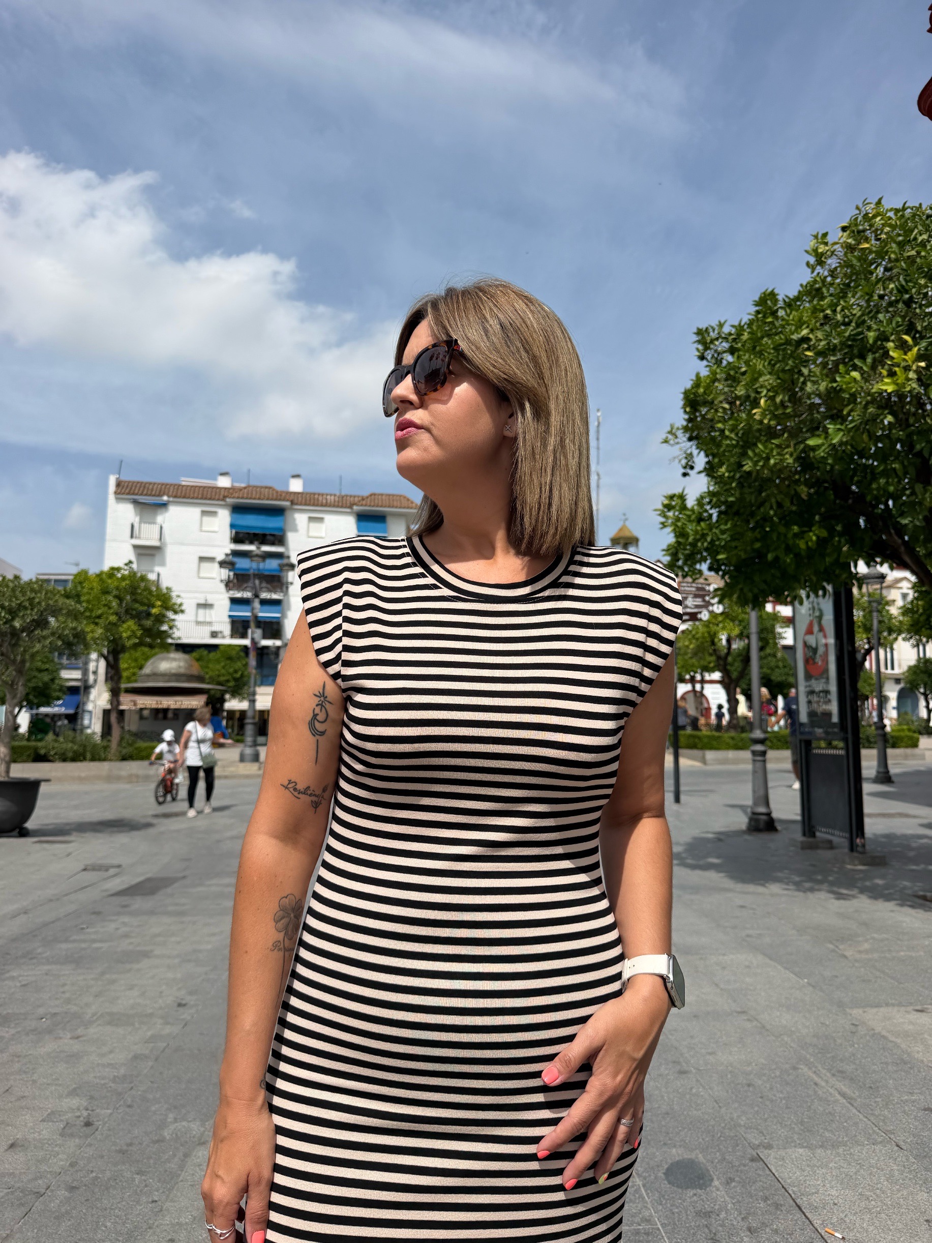 Vestido mil rayas beige negro. - Imagen 2