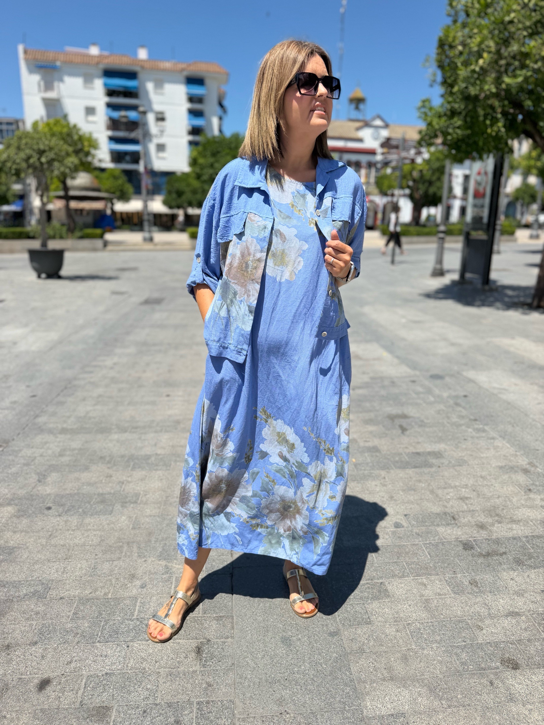 Conjunto tropical vestido+bomber celeste.