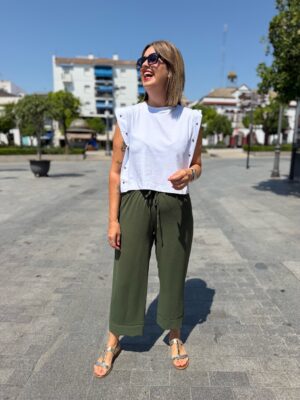 Pantalón Capri verde.