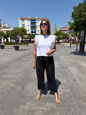 Pantalón Capri negro.